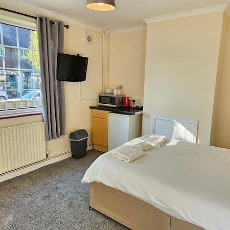 Central Studios 87 Tennyson Road كيلتنهام المظهر الخارجي الصورة