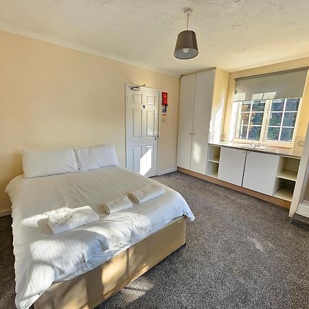 Central Studios 87 Tennyson Road كيلتنهام المظهر الخارجي الصورة
