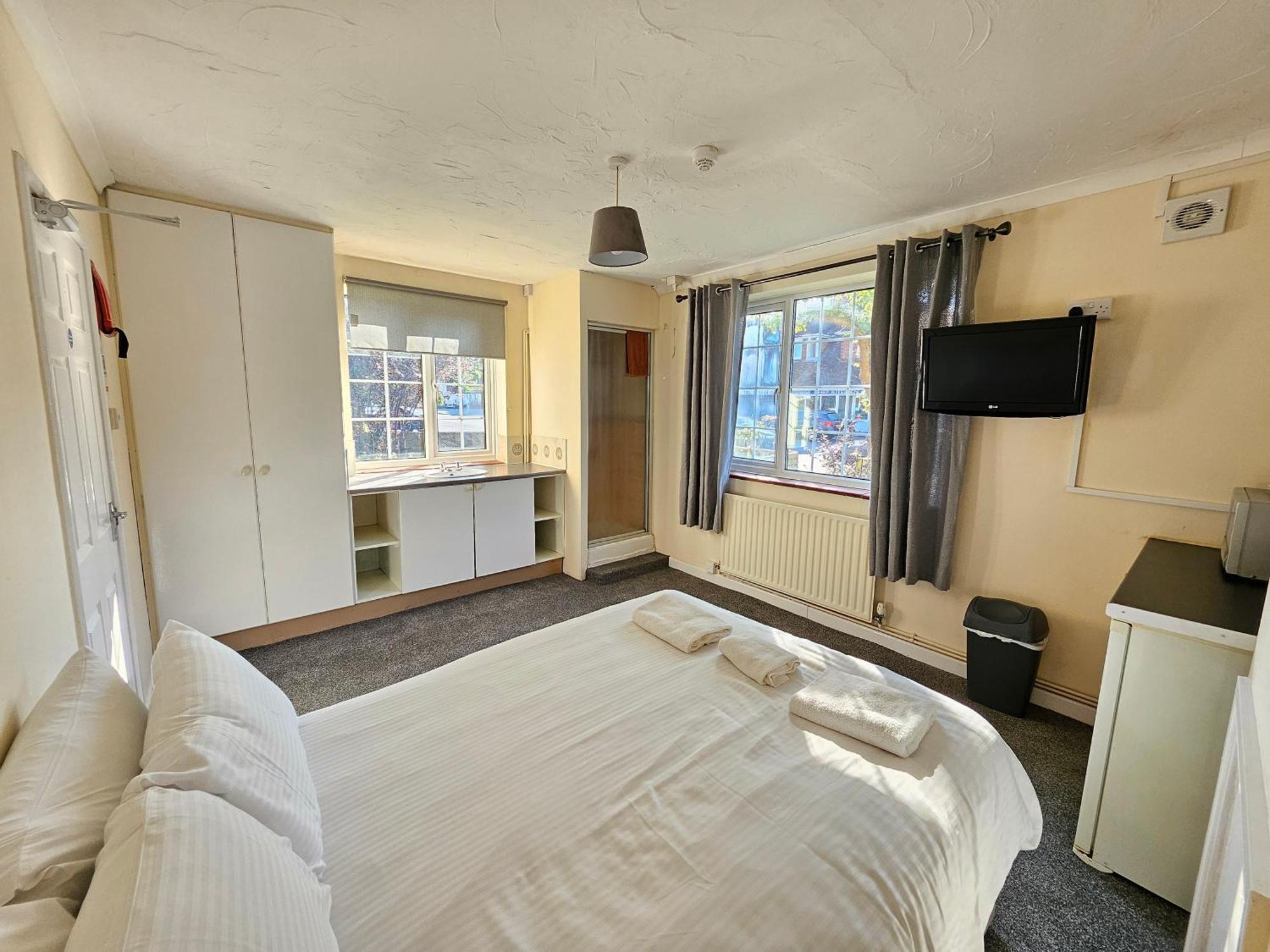 Central Studios 87 Tennyson Road كيلتنهام المظهر الخارجي الصورة